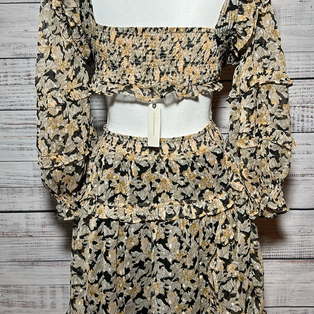 Anthropologie V Neck Ruffle Mini Dress Neutral Motif
Size Small - Picture 15 of 16